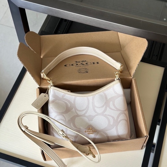 Coach Cream Shoulder Bag - Picture 5 of 9